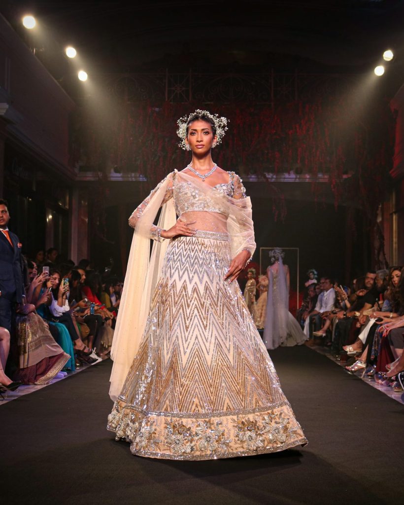 photo-1568988039441-11f295d74d89